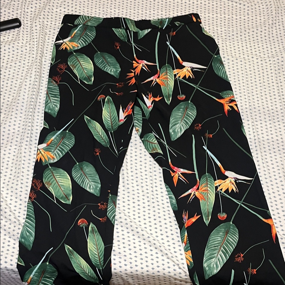 Cynthia Rowley Black Floral Capris
